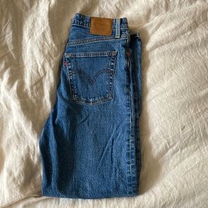 Levi’s Ribcage Straight Ankle Jeans